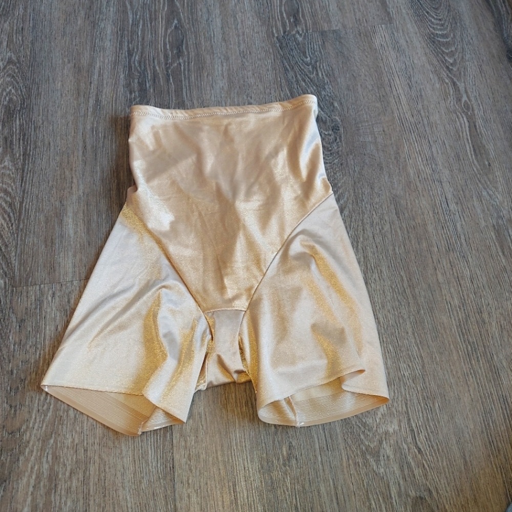 Naomi & Nicole Shapewear Shorts Cream Large